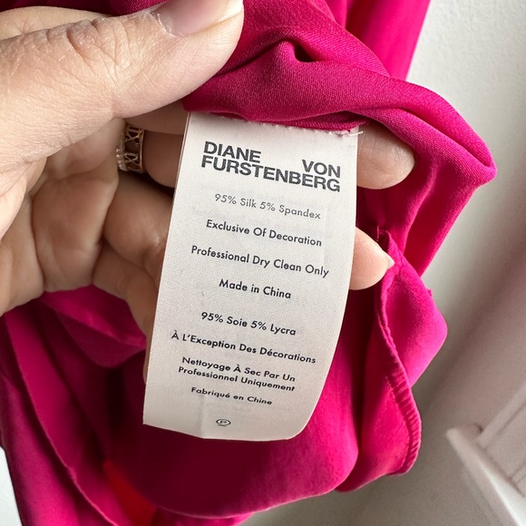 SALE ** DianeVon Furstenberg silk dress - hot pink sz 4 with pockets - Picture 5 of 7